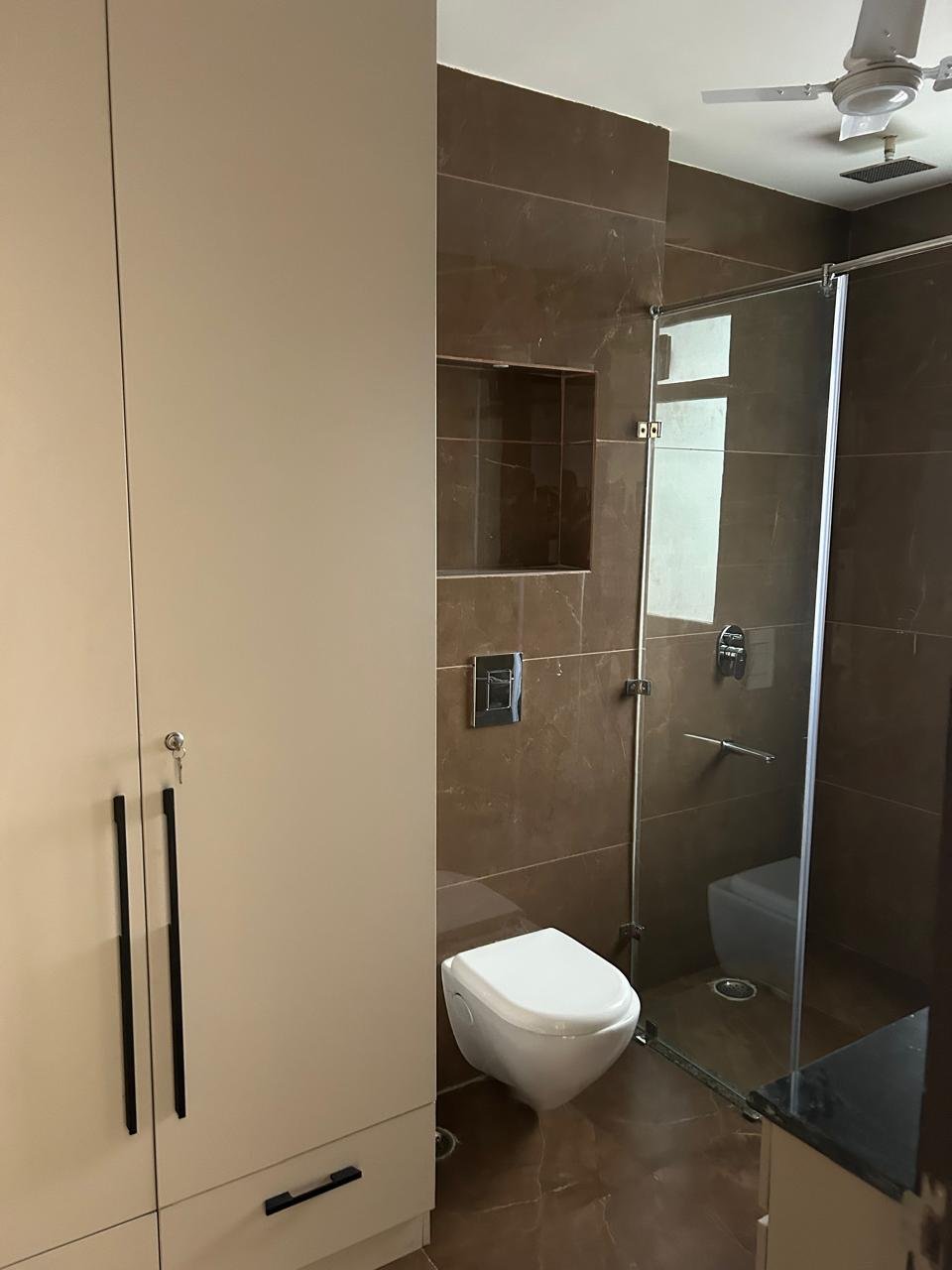 4BHK Sushant Lok, Near MG Road available for rent